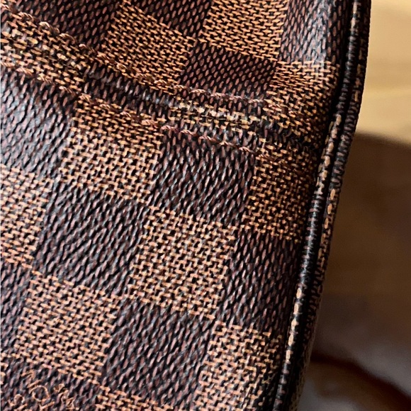 Louis Vuitton Neverfull MM tote - Picture 13 of 16